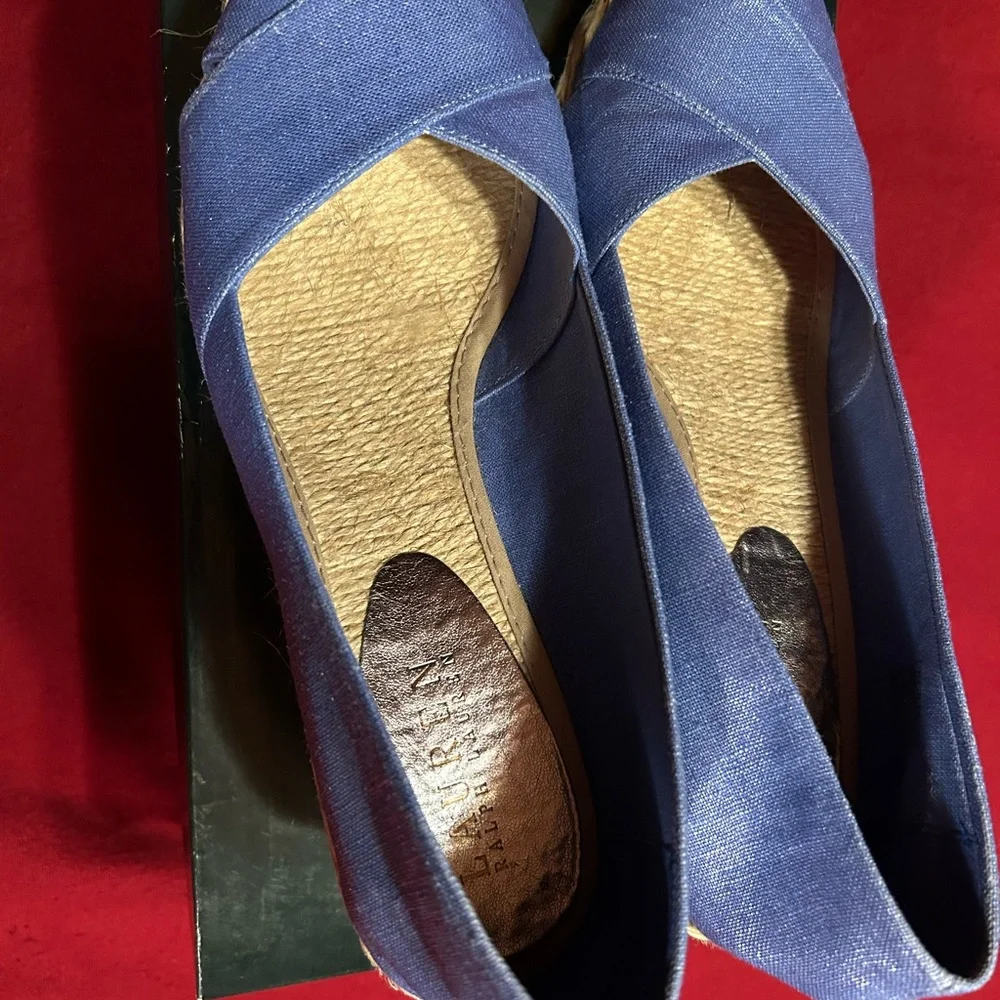 Tan and Blue Crisscross Wedge Shoes- size 7 - Picture 2 of 4